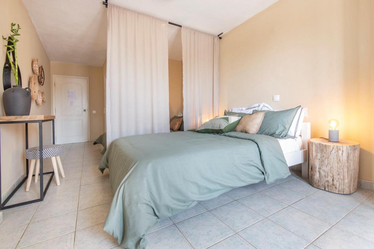Puerto Seaside Rooms Akhladherí Esterno foto